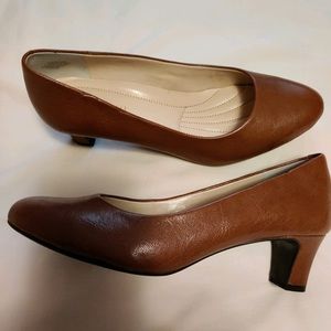 Easy Spirit pumps